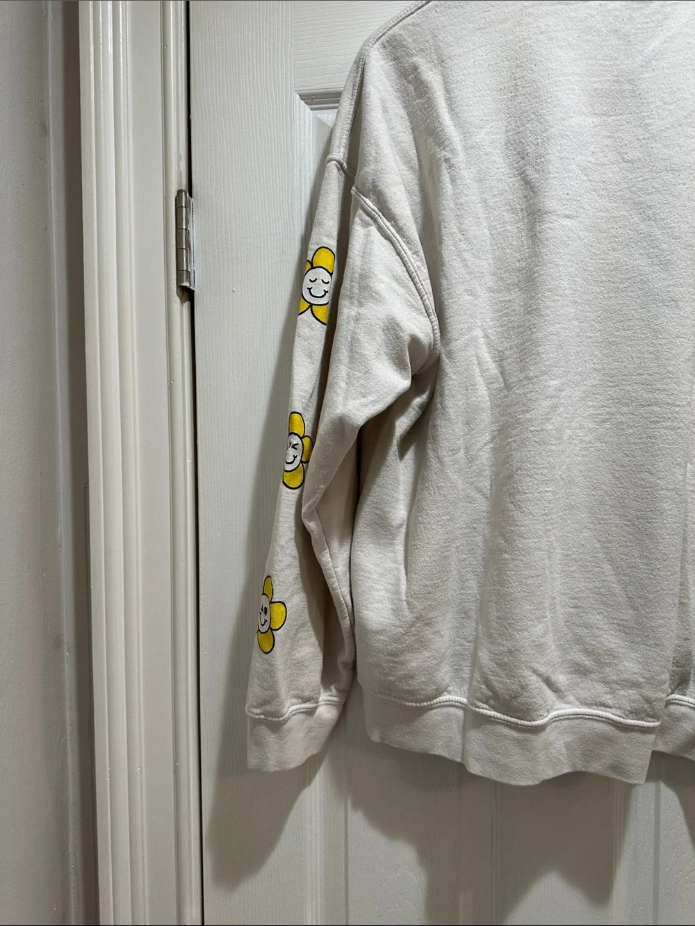 PacSun Cream Graphic Crewneck Sweatshirt with Yellow & Pink Accents
